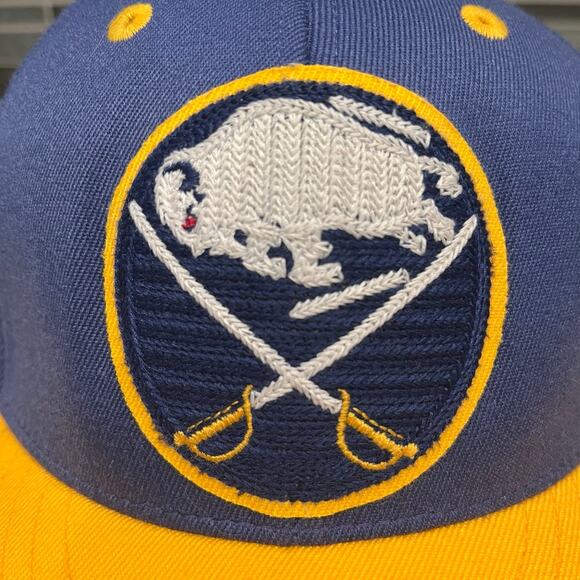 CCM NHL Buffalo Sabres Old School SM/MD Fitted Baseball hat - Picture 5 of 6